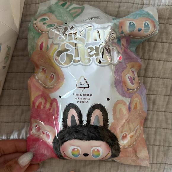 Pop Mart THE MONSTERS Big into Energy Vinyl Plush Pendant Confirmed Happiness - Picture 4 of 7